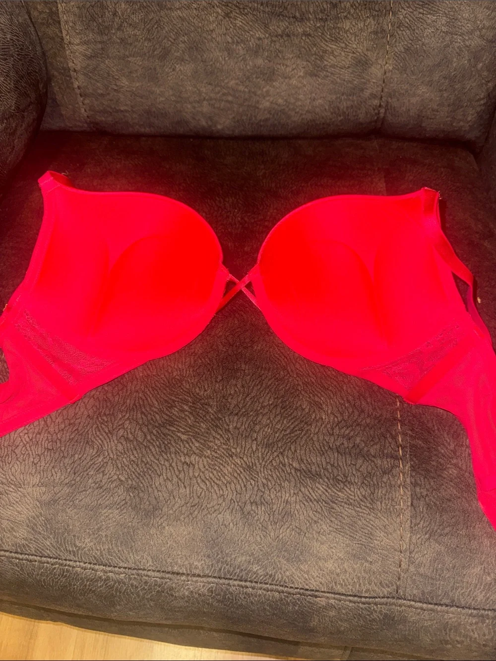 Victoria’s Secret Bombshell Plunge bra 36C. Bright red lace‎